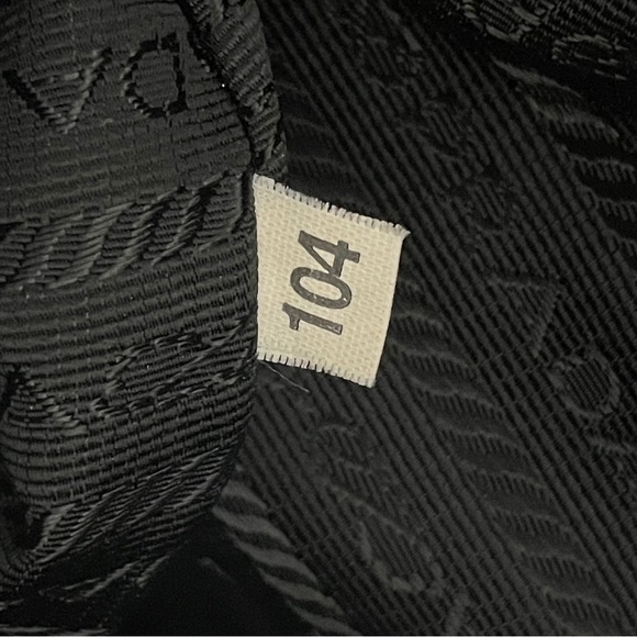 ❤️SOLD❤️Prada black Tessuto nylon and leather triangle logo buckle tote bag - Picture 10 of 10